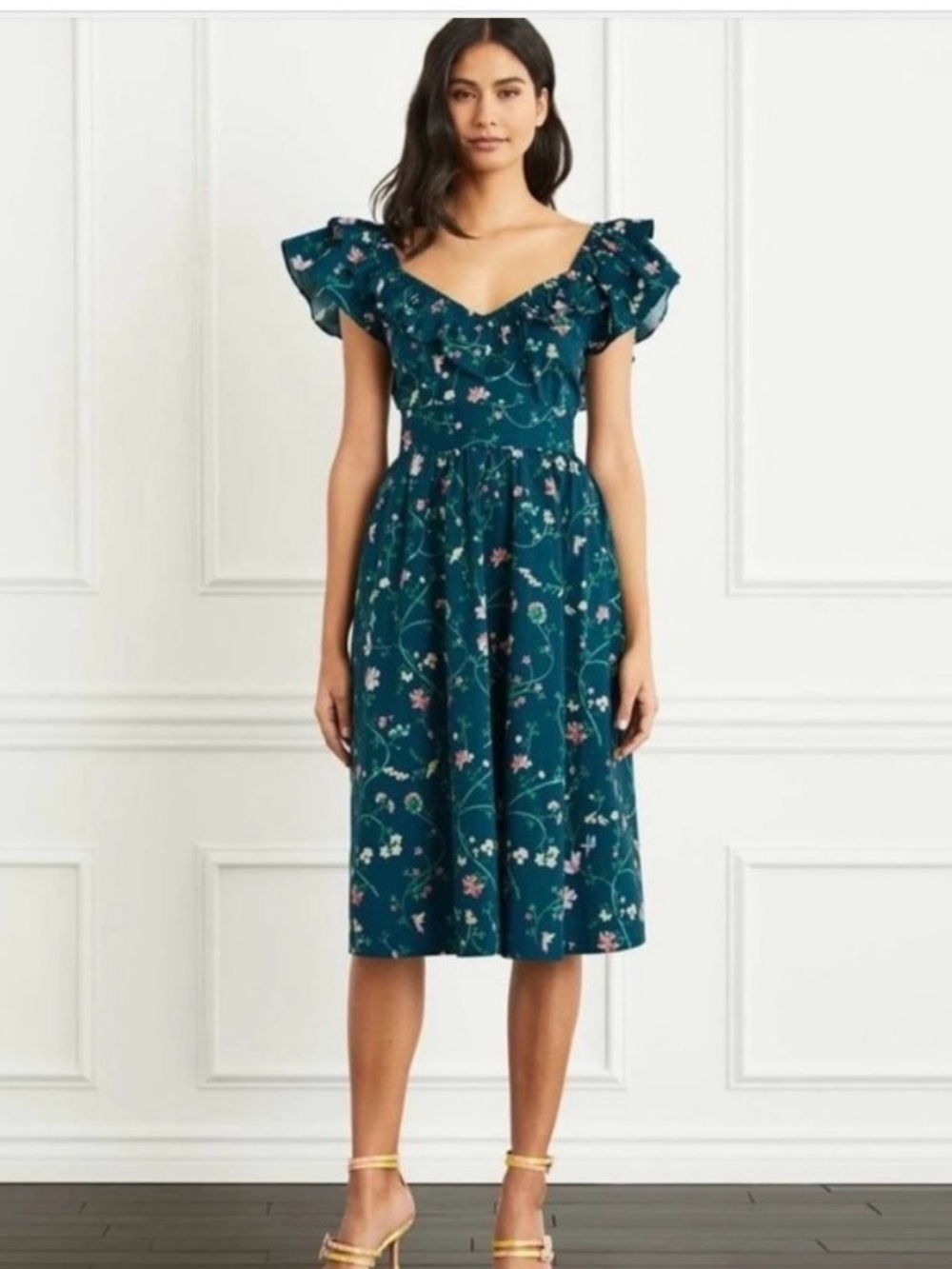 Hill House floral Ava Nap Dress
In Moody Floral Size S